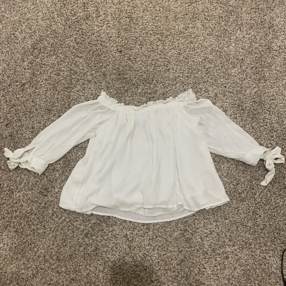 American Eagle off the shoulder shirt